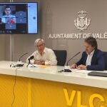El alcalde de Valencia, Joan Ribó, y el concejal de Movilidad, Giussepe Grezzi