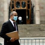 El conseller de Interior de la Generalitat, Miquel Buch, ayer a su salida del Palacio de Justicia de Barcelona.