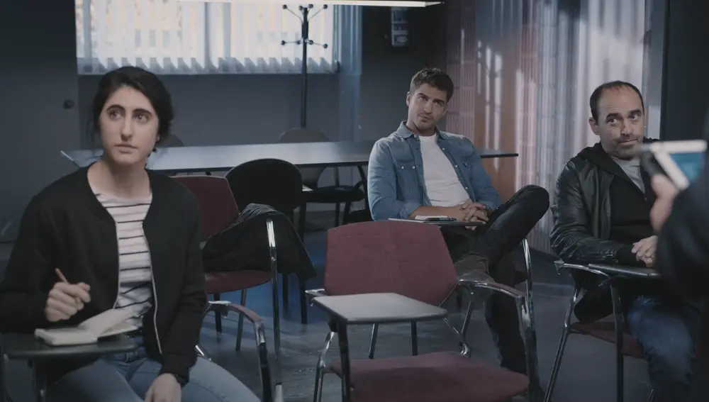Amanda Rios, Maxi Iglesias y Chani Martín en "Desaparecidos"