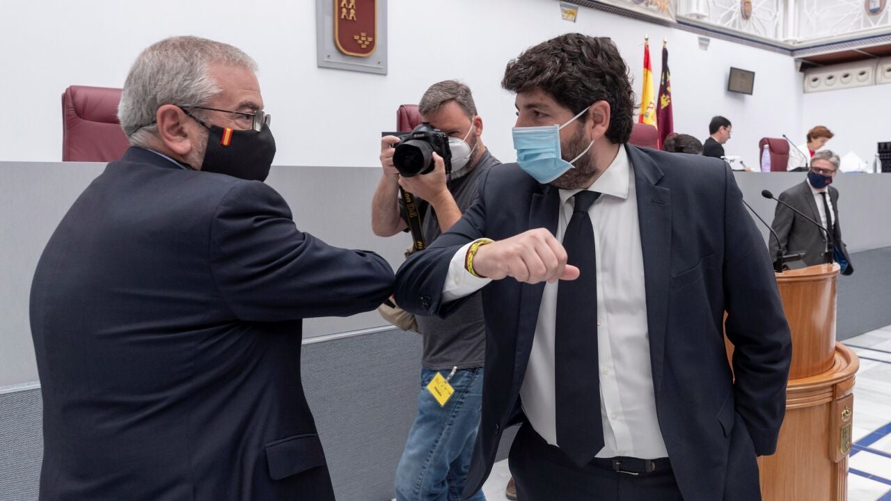 Cruce de reproches entre Gobierno y oposición centrados en el Mar Menor