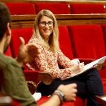 La diputada de JxCat, Elsa Artadi (d) formaba parte del Parlament que admitió la proposición de reprobación de la Monarquíá