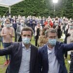 El líder del PP de Galicia, Alberto Núñez Feijóo; y el presidente del PP, Pablo Casado, durante la presentación de candidaturas del Partido Popular en Galicia para los comicios gallegos del 12 de julio, en Santiago de Compostela, Galicia (España), a 21 de junio de 2020.21 JUNIO 2020 PARTIDO POPULAR;DERECHAÁlvaro Ballesteros / Europa Press21/06/2020