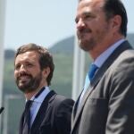 El presidente del Partido Popular, Pablo Casado; y el candidato a lendakari de la coalición PP+Cs, Carlos Iturgaiz, durante su visita al complejo petroquímico de Petronor en Muskiz, Vizcaya/ H.Bilbao / Ep22/06/2020