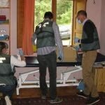 La Guardia Civil durante investiga el centro del osteópata burgalés