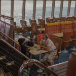 Un pasajero a bordo de una de las navieras FRS, tras la reanudación de la ruta Algeciras-Ceuta, una vez restablecida la circulación en todo el territorio nacional tras el fin del estado de alarma