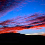 Atardecer con cielos rojizos en zona rural de Ávila