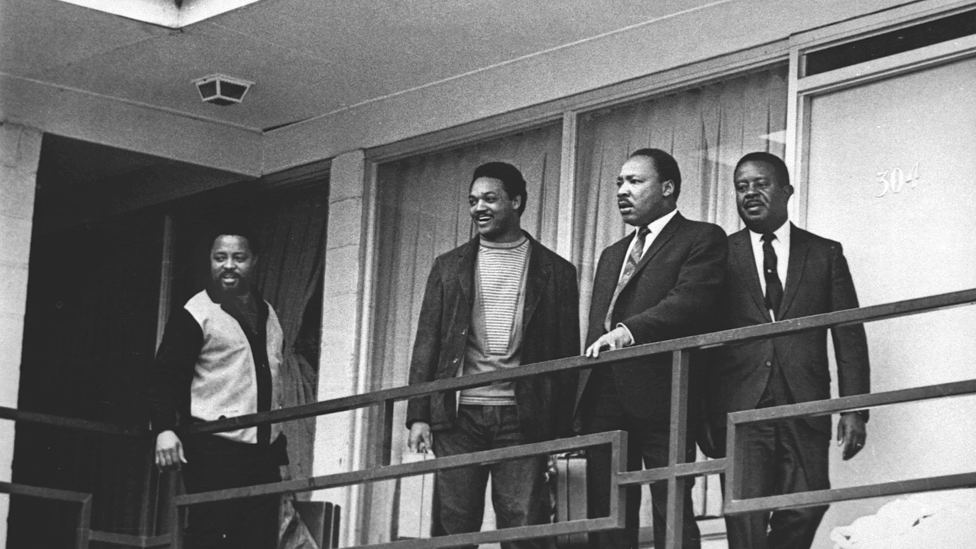 MARTIN LUTHER KING JR., JESSE JACKSON, RALPH ABERNATHY, HOSEA WILLIAMS