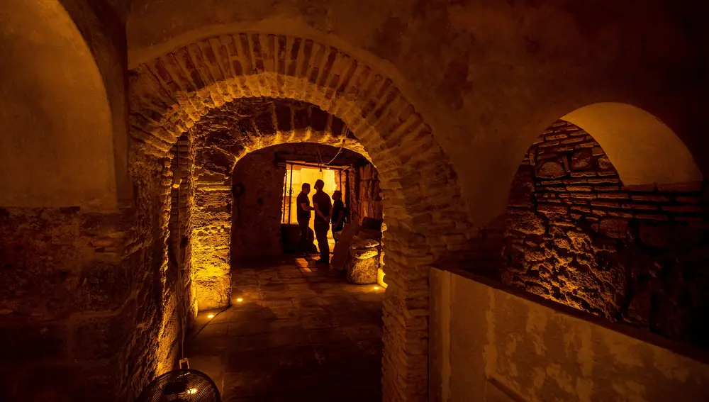 Hallan restos fenicios del puerto de Cádiz en reconstrucción de una cueva