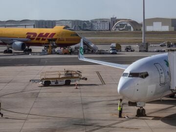 Una de las pistas del aeropuerto de San Pablo en Sevilla, el de mayor crecimiento de Europa durante 2018 y 2019 recuperará la próxima semana un 50% de su actividad
