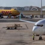 Una de las pistas del aeropuerto de San Pablo en Sevilla, el de mayor crecimiento de Europa durante 2018 y 2019 recuperará la próxima semana un 50% de su actividad