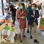 Martínez Almeida y Andrea Levy, durante una visita a la Biblioteca Eugenio Trías