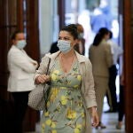 La diputada de Vox, Macarena Olona, a su llegada al Congreso de los Diputados a una sesión plenaria para debatir sobre el Decreto Ley 21/2020, o decreto de la ‘nueva normalidad’