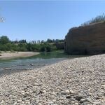 El joven se encontraba con unos amigos cuando se lanzó al agua desde 12 metros