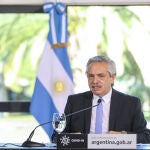 HANDOUT - 26 June 2020, Argentina, Buenos Aires: Argentine President Alberto Fernandez speaks during a press conference to announce the new measures against the spread of the coronavirus. Photo: Esteban Collazo/Presidencia Argentina/dpa - ACHTUNG: Nur zur redaktionellen Verwendung und nur mit vollständiger Nennung des vorstehenden Credits26/06/2020 ONLY FOR USE IN SPAIN