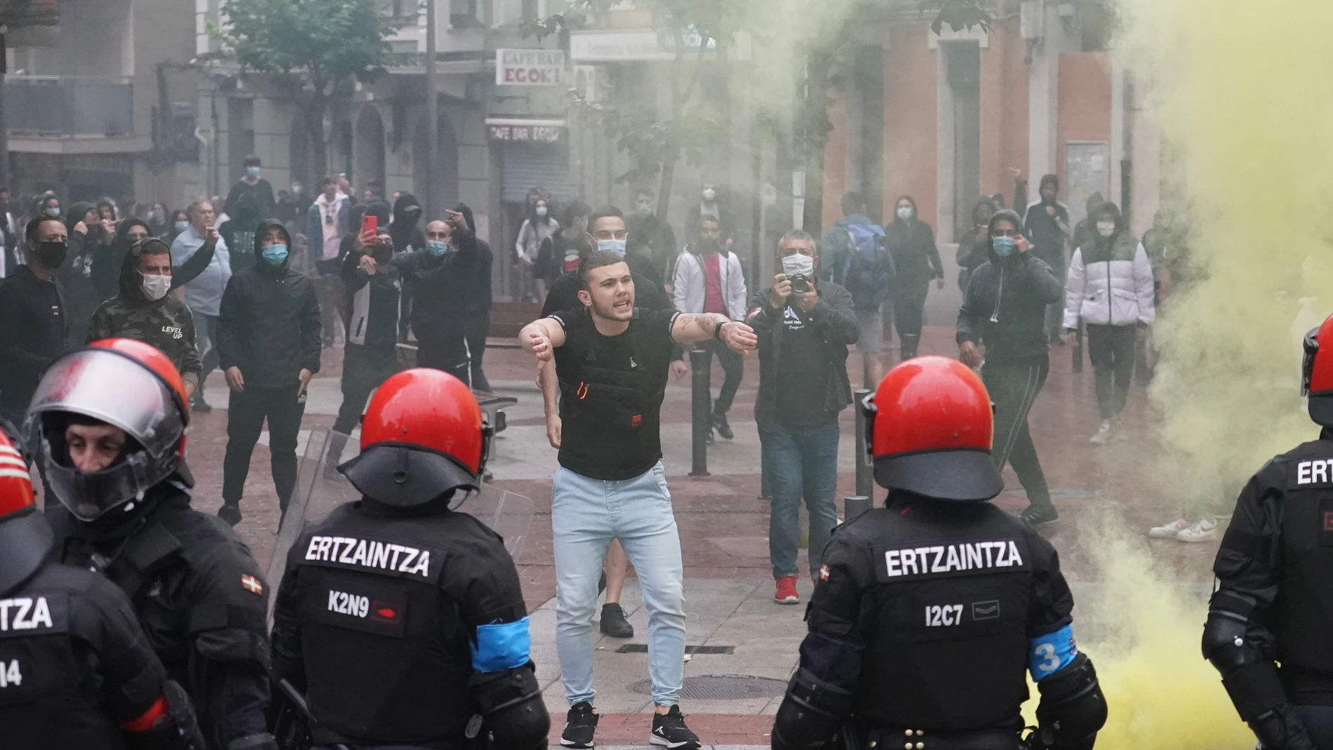Santiago Abascal visita Sestao (Vizcaya) para apoyar a Nico Gutiérrez