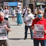 Antonio Jiménez y Santiago Navarro, Secretarios Generales de UGT y CCOO en Murcia en el transcurso de La concentración en la Plaza de la Merced de Murcia por un pacto para la reconstrucción social de España, organizada por ambos sindicatos. (Imagen de archivo)