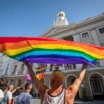 El Ayuntamiento de Cádiz arría la bandera Lgtbiq+
