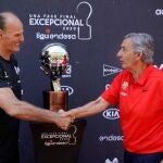 Dusko Ivanovic (Baskonia) saluda a Svetislav Pesic (Barcelona)