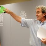 Ministerio de sanidad . Rueda de prensa de fernando simon . Por los enfermos de coronavirus .