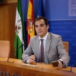 Imagen de archivo del portavoz parlamentario del PP-A, José Antonio Nieto, en una rueda de prensa