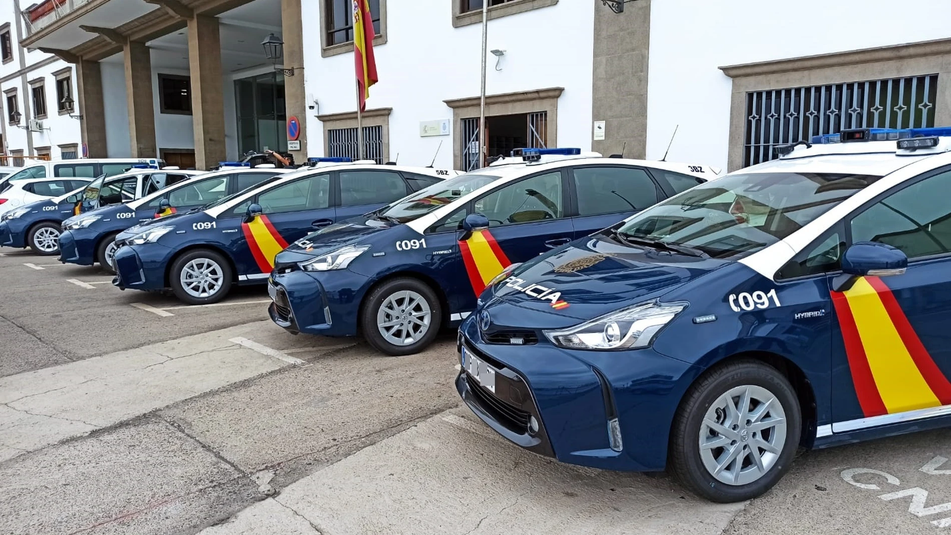 La Policía Nacional en Canarias presenta los nuevos iZ que patrullarán desde este verano en las islas