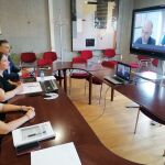 La consejera de Educación y Cultura. Esperanza Moreno, se ha reunido con los presidentes de las comisiones de directores de Primaria y Secundaria para darles a conocer el protocolo sanitario para el inicio de curso