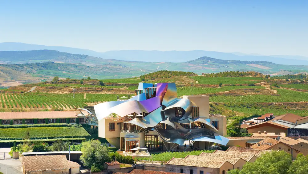 Las bodegas de Marqués de Riscal suponen una visita excelente cuando viajamos a La Guardia.