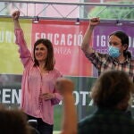 La candidata a lehendakari de Elkarrekin Podemos, Miren Gorrotxategi; y el secretario general de Podemos y vicepresidente segundo del Gobierno y Ministro de Derechos Sociales y para la Agenda 2030, Pablo Iglesias, levantan el puño durante un acto de campaña del partido en el Palacio Euskalduna de Bilbao, Vizcaya, País Vasco (España), a 6 de julio de 2020.06 JULIO 2020 PODEMOS;IU;POLÍTICA;ELECCIONES AUTONÓMICAS;MEDIDAS POLÍTICASH.Bilbao / Europa Press06/07/2020