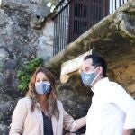 La candidata de Ciudadanos a la Xunta, Beatriz Pino, y el vicepresidente de la Comunidad de Madrid, Ignacio Aguado, en una visita de campaña a la granja Casa Grande de Xanceda.CIUDADANOS07/07/2020