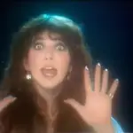 Kate Bush en un vídeo de "Wuthering Heights" en 1978
