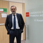 El consejero de Justicia Interior y víctimas, Enrique López, en los juzgados de Primera Instancia e Instrucción de la calle Rosario Pino