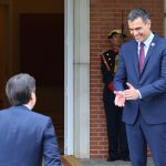 Pedro Sánchez recibe en la Moncloa al presidente italiano Giuseppe Conti.￼