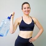 La valenciana María Martínez estudió ADE y tenía su trayectoria laboral encaminada como contable, pero una crisis existencial antes de los 30 años le hizo replantearse su vida y convertirse en "youtuber": ahora, sus vídeos y rutinas de ejercicios arrasan por todo el mundo