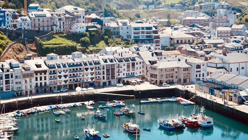 Vista del puerto de Luarca.