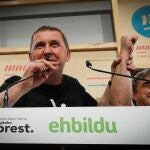 Arnaldo Otegi, celebra este domingo su noche electoral en su sede de San Sebastián tras los comicios vascos.