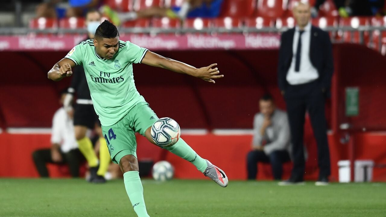El Real Madrid gana al Granada (1-2) y deja LaLiga a un paso