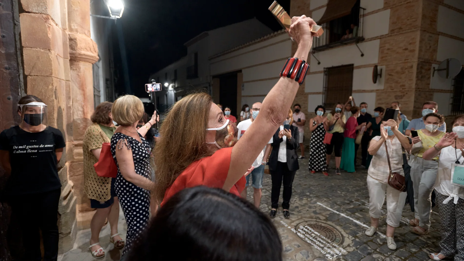 Ana Belén, en la puerta del Palacio de los Oviedo de Almagro, tras recibir el Premio Corral de Comedias