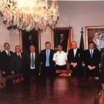 El ex comisario José Manuel Villarejo (cuarto por la dcha.), junto a la cúpula policial tras ser condecorado en 2009