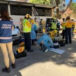 Dos trabajadores intoxicados cuando aplicaban un pegamento en un sótano en Hortaleza