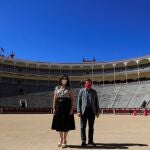La presidenta de la Comunidad de Madrid, Isabel Díaz Ayuso (i), y el alcalde de Madrid, José Luis Martínez-Almeida (d), en la Plaza de Toros de Las Ventas EFE/ Fernando Alvarado