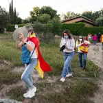 Cacerolada en los alrededores de la vivienda de Iglesias y Montero en Galapagar (Madrid) en mayo del pasado año
