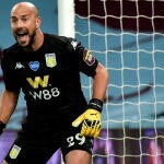 Pepe Reina, en un partido del Aston Villa