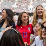 Natalie Portman se ha unido a otras actrices para llevar el fútbol femenino a Los Ángeles.