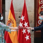 Isabel Díaz Ayuso, ha presentado hoy el nuevo Carné Joven junto al presidente de Bankia, José Ignacio Goirigolzarri