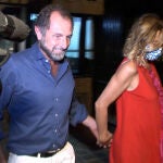 Agatha Ruíz de la Prada presume de felicidad al lado de Luis Gasset