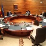 El presidente del Gobierno, Pedro Sánchez, presidiendo una reunión del Consejo de Ministros
