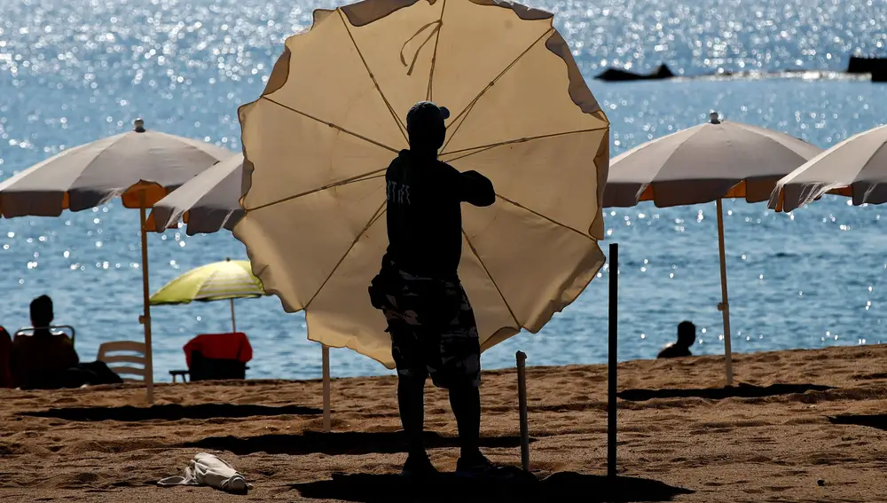Ni pintura ni barniz: el producto que debes rociar a tu hamaca de la playa para que no se oxide