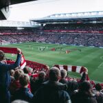 El fútbol engancha por la asociación de deporte-euforia-evasión-distracción que provoca ver un partido. Pero también por la emoción que genera conocer los resultados, más que por el espectáculo en sí.