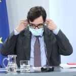 El ministro de Sanidad, Salvador Illa, antes de comparecer en rueda de prensa posterior al Consejo de ministros celebrado el martes