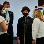 La vicepresidenta tercera y ministra de Economía, Nadia Calviño y la ministra de Educación Isabel Celaá, durante la presentación del Plan para la Formación Profesional, el Crecimiento Económico y Social, y la Empleabilidad